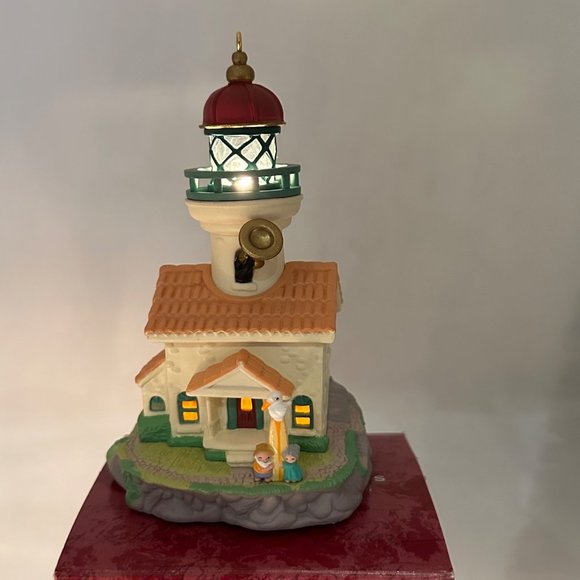 Hallmark Keepsake Ornament Lighthouse Greetings Magic Collectors Series Light Up - Picture 7 of 12